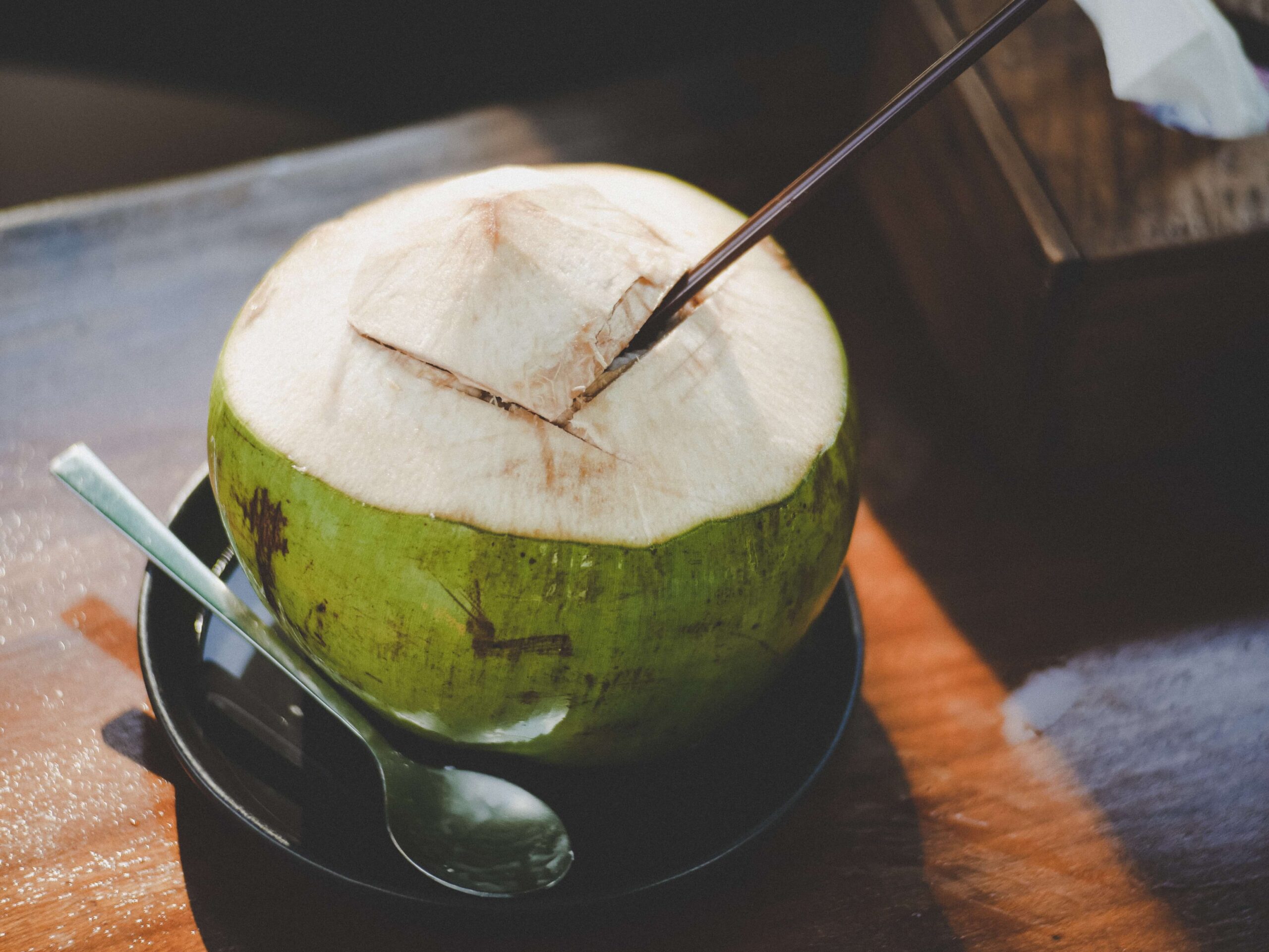 6 Health Benefits of Coconut Water